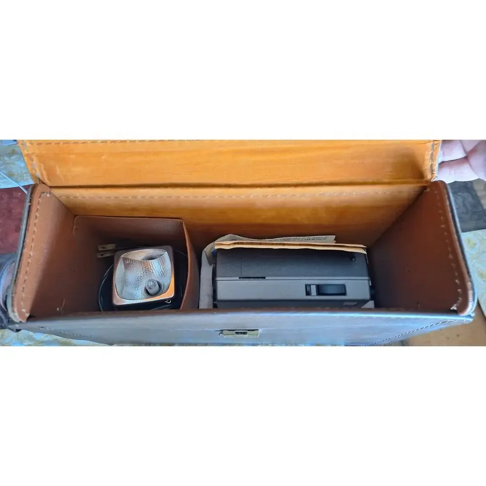 Kodak Instamatic M4 movie camera & Kodak Instamatic movie light model 1 w/ case